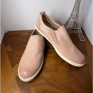 TAOS COURT PERFORATED ROSE LEATHER SIZE 10 Like new
